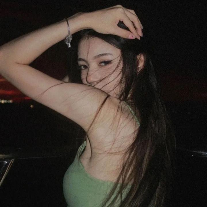 一个攞景的少年
